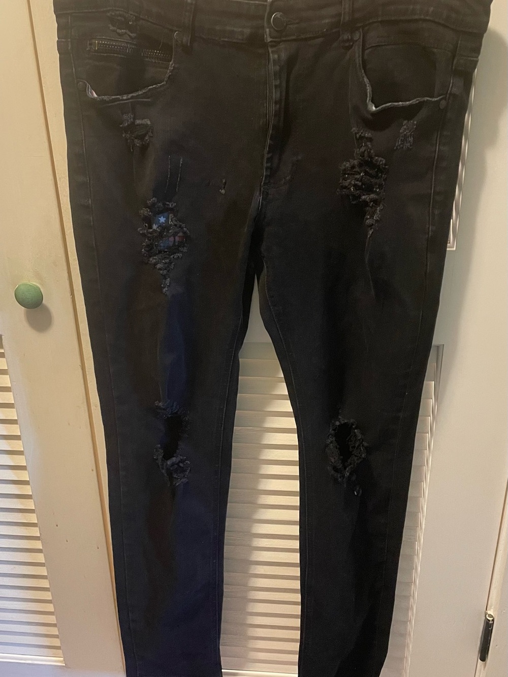 Women's Black Distressed Skinny Jeans